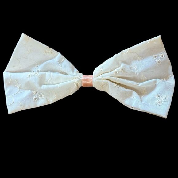 Vintage Eyelet Fabric Cream and Pink Bow Tie Hair Bow - Picture 1 of 10